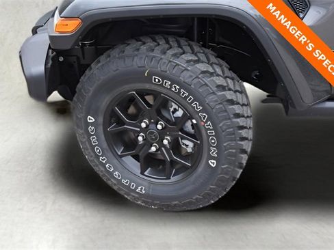 New 2025 Jeep Gladiator Willys image 25