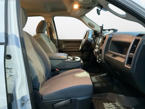 Used 2018 RAM 3500 Tradesman w/ Chrome Appearance Group image 15