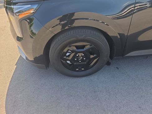 Certified 2026 Kia Carnival FWD image 11