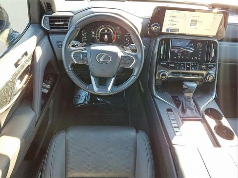 Used 2023 Lexus LX 600 4WD w/ Luxury Package image 12