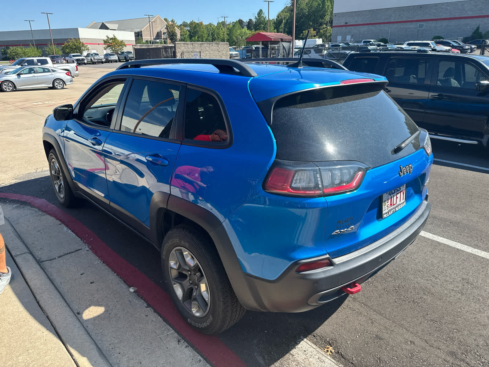 Used 2019 Jeep Cherokee Trailhawk AWD/4WD image 3
