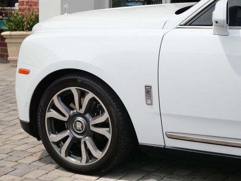 Used 2024 Rolls-Royce Cullinan w/ Cullinan Package AWD/4WD image 22