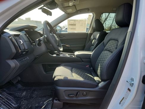 New 2026 Nissan Pathfinder SV image 7