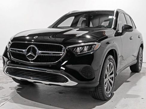 Used 2023 Mercedes-Benz GLC 300 4MATIC w/ Exclusive Trim Package image 3