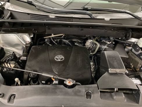 Used 2019 Toyota Highlander LE AWD/4WD image 13