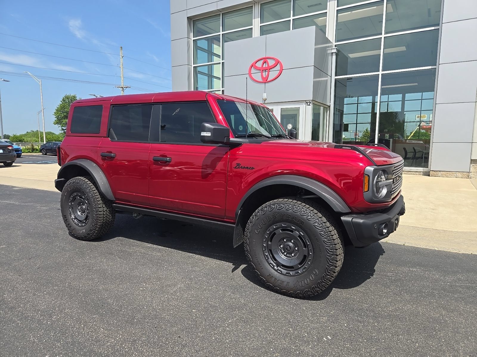 Used 2025 Ford Bronco Badlands AWD/4WD image 2
