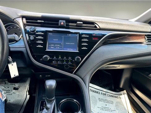 Used 2018 Toyota Camry LE image 17