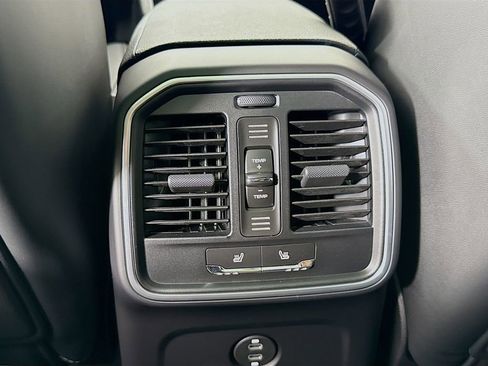 New 2026 Porsche Macan image 27