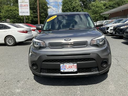 Used 2017 Kia Soul w/ Convenience Package FWD image 2