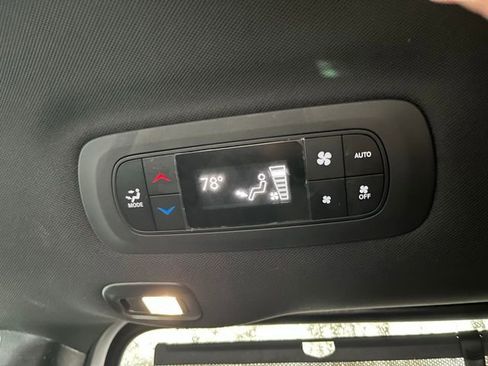 Used 2020 Chrysler Pacifica Touring-L w/ Advanced Safetytec Group image 24