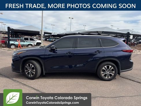 Used 2022 Toyota Highlander XLE image 4