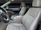 Used 2017 Toyota Highlander XLE image 2