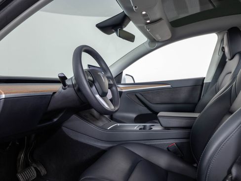 Used 2024 Tesla Model Y Long Range image 14