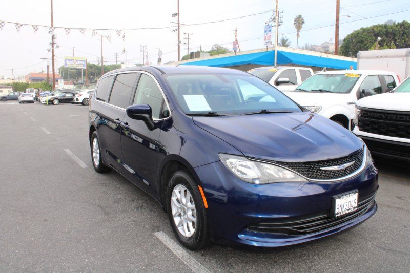 Used 2020 Chrysler Voyager LX FWD image 1