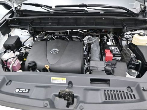 Used 2022 Toyota Highlander XLE image 15