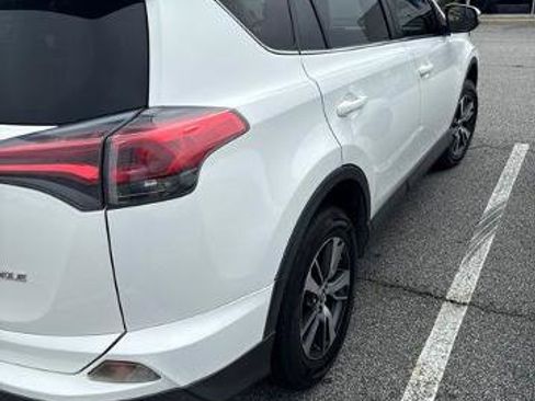 Used 2017 Toyota RAV4 XLE FWD image 3