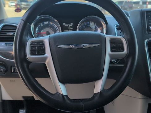 Used 2015 Chrysler Town & Country Touring-L w/ Driver Convenience Group image 19