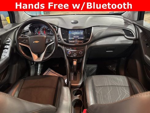 Used 2019 Chevrolet Trax LT w/ LT Convenience Package image 2