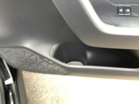 Used 2022 Toyota RAV4 XLE image 20