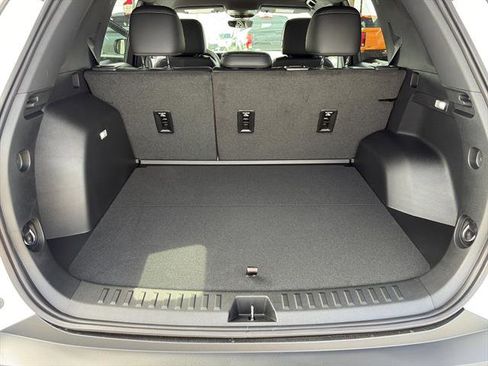 New 2026 Chevrolet Equinox LT w/ Convenience Package II FWD image 32