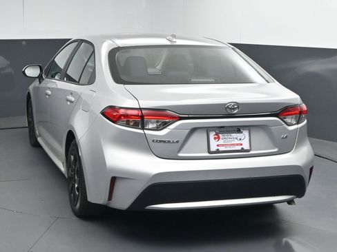 Used 2022 Toyota Corolla LE image 7