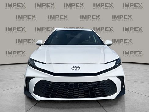 Used 2025 Toyota Camry SE image 8
