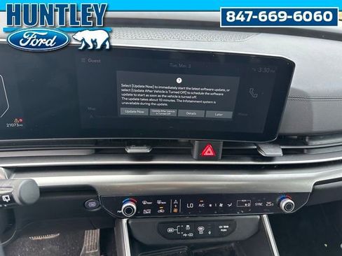 Used 2025 Kia Carnival SX w/ SX Dark Edition Package FWD image 26