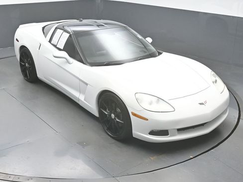 Used 2005 Chevrolet Corvette Coupe w/ Preferred Equipment Group image 33