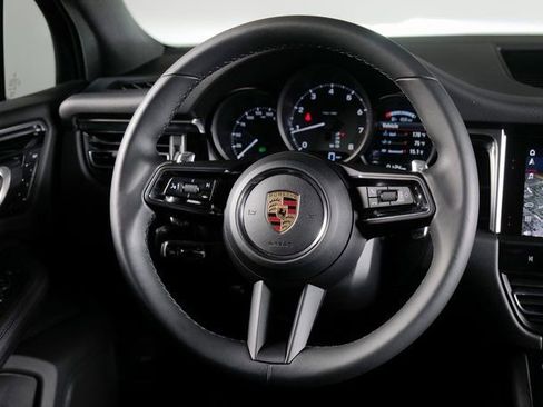 Used 2023 Porsche Macan image 12