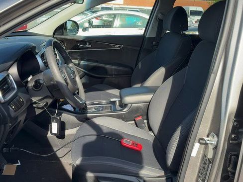 Used 2018 Kia Sorento L FWD image 4