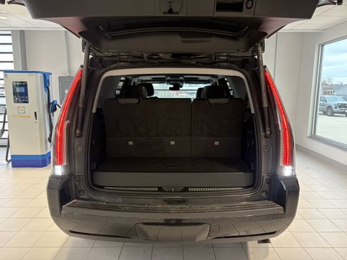 Used 2017 Cadillac Escalade Luxury image 5