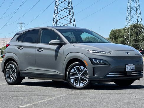 Used 2023 Hyundai Kona Limited FWD image 2