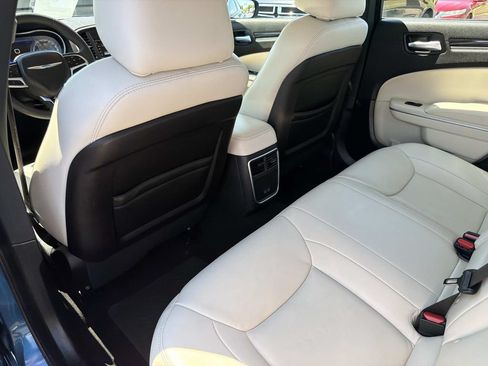 Used 2022 Chrysler 300 Touring L RWD image 15