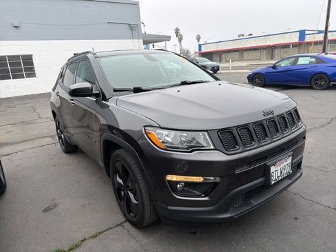 Used 2021 Jeep Compass Latitude image 3