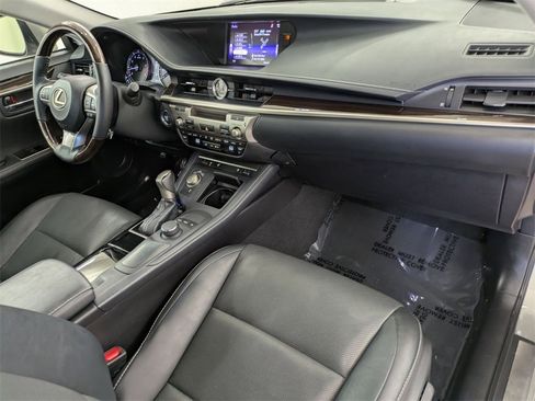 Used 2018 Lexus ES 350 image 32