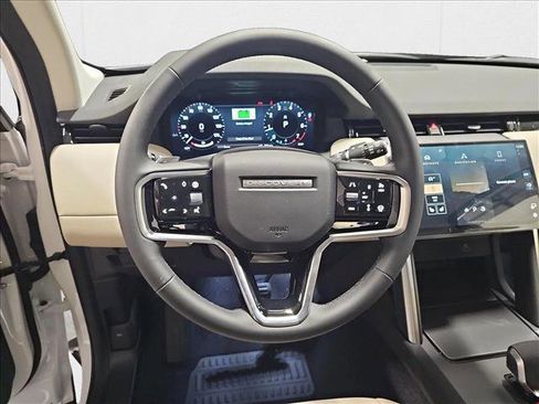 New 2025 Land Rover Discovery Sport S image 17