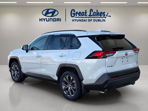 Used 2022 Toyota RAV4 XLE Premium image 3