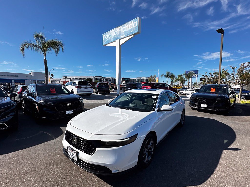 Used 2023 Honda Accord EX image 2