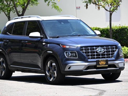 Used 2022 Hyundai Venue Limited FWD image 8