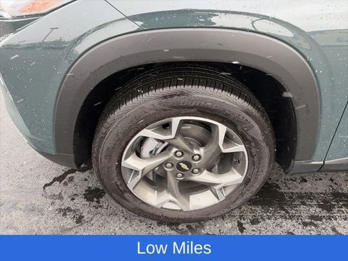 Used 2025 Chevrolet Trax LT w/ LT Convenience Package image 2