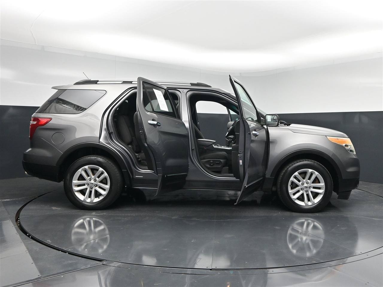 Used 2014 Ford Explorer XLT AWD/4WD image 38