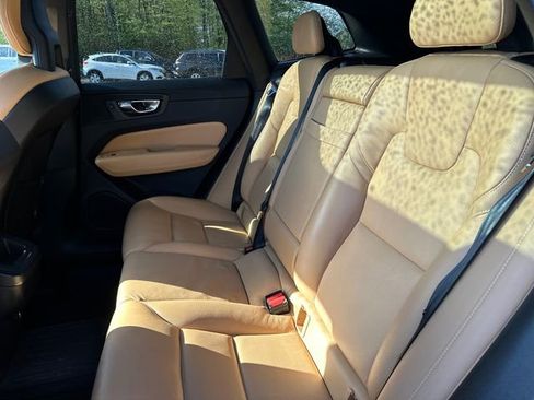 Used 2018 Volvo XC60 T5 Momentum w/ Advanced Package AWD/4WD image 22