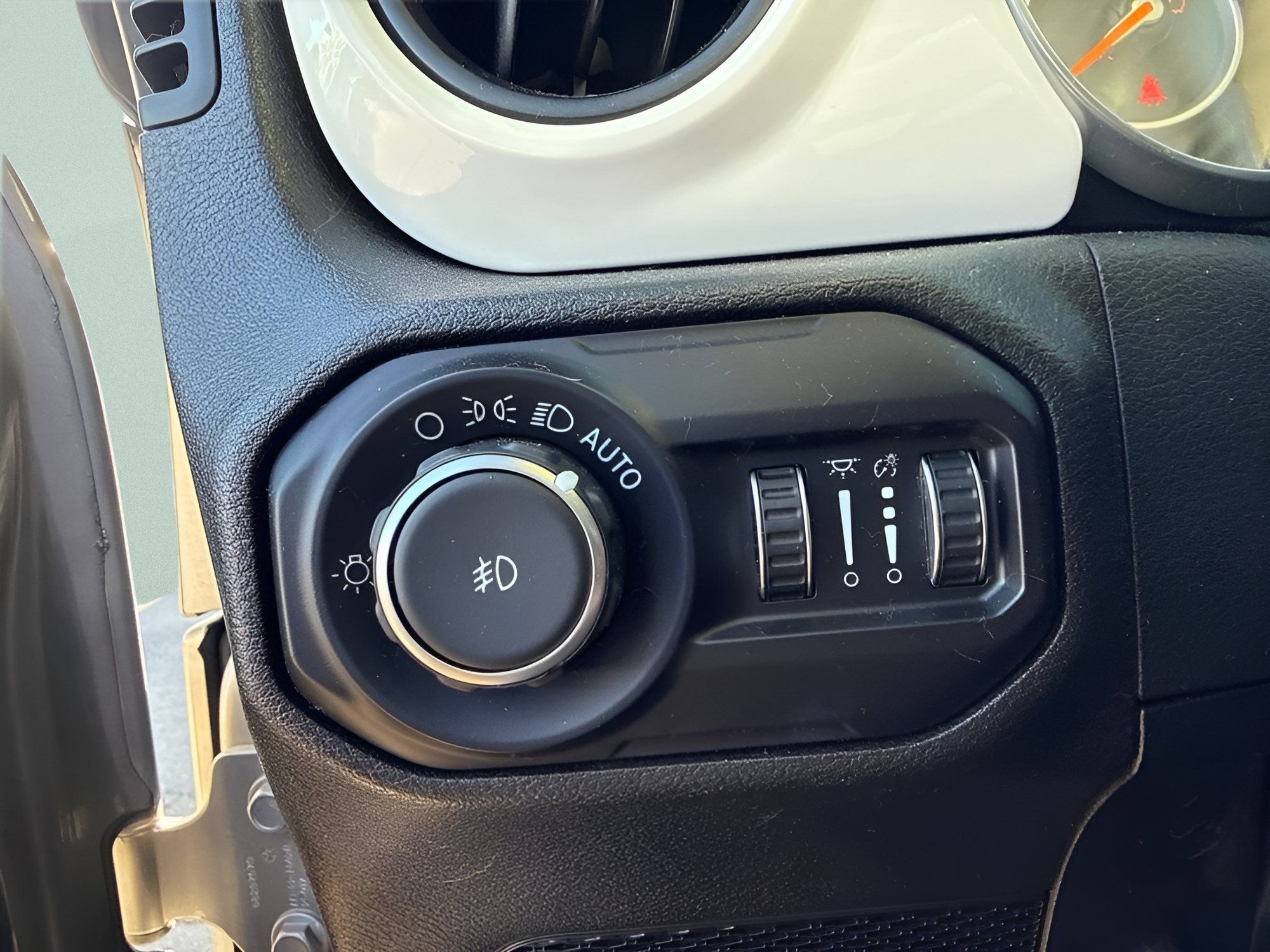 Used 2018 Jeep Wrangler Unlimited Sport S AWD/4WD image 17