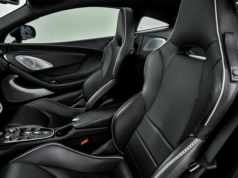 Used 2021 McLaren GT image 22