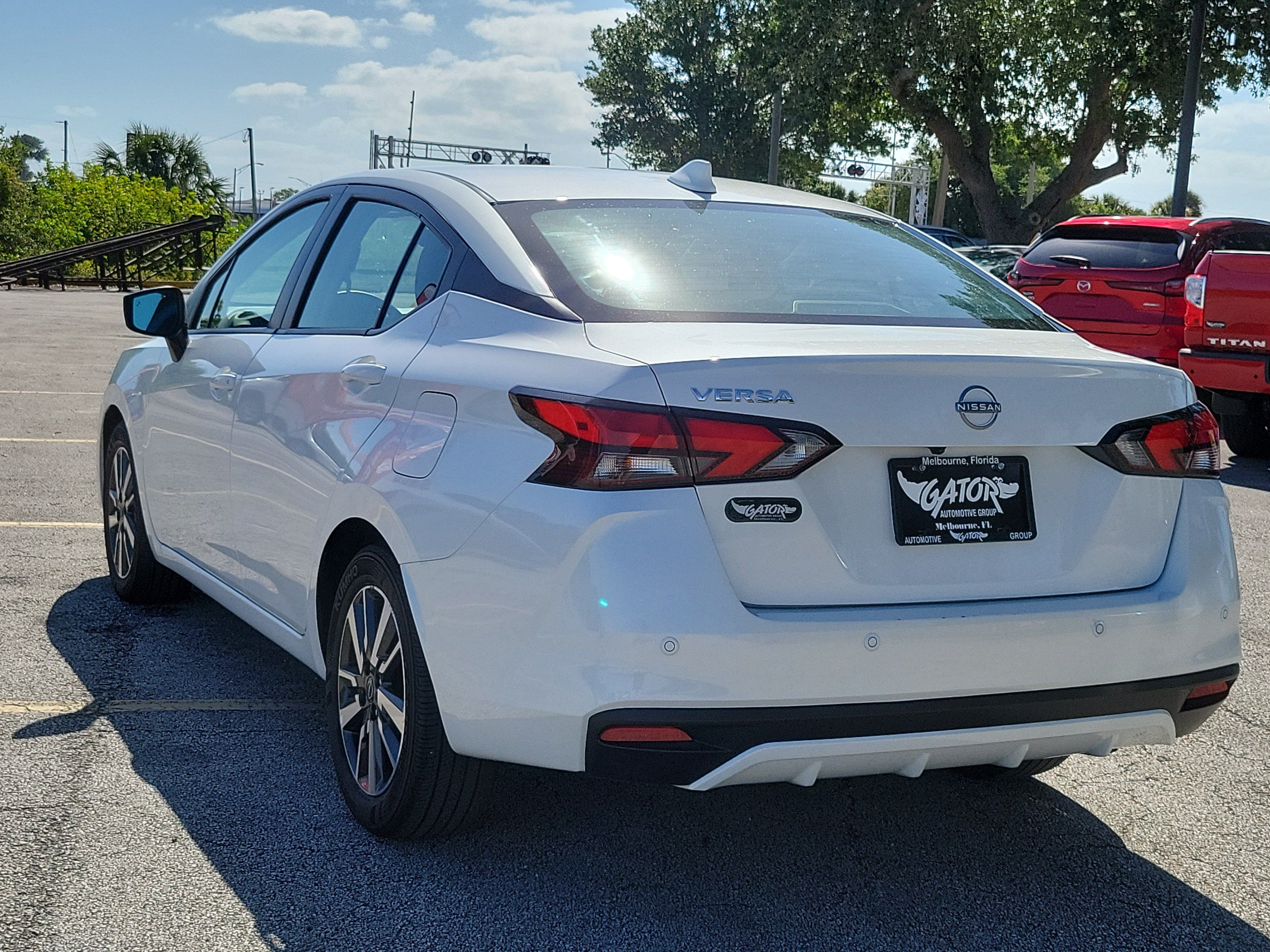 Used 2025 Nissan Versa SV FWD image 3