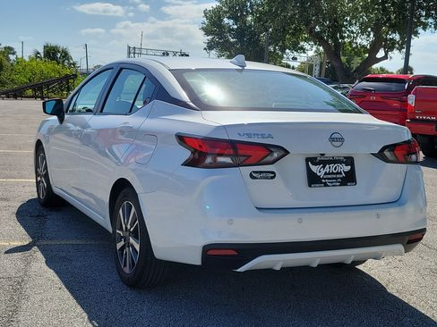 Used 2025 Nissan Versa SV image 3