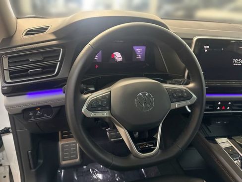 Used 2025 Volkswagen Atlas Peak Edition SE AWD/4WD image 12