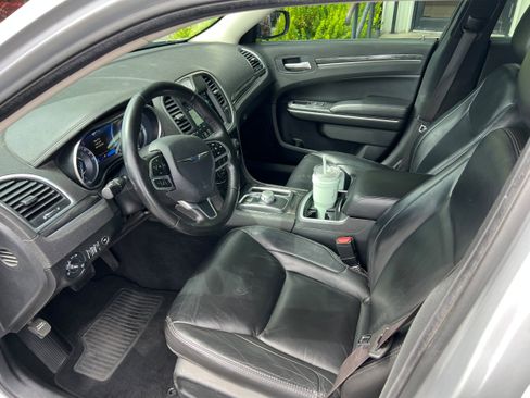 Used 2020 Chrysler 300 Touring L w/ Quick Order Package 2EF image 10