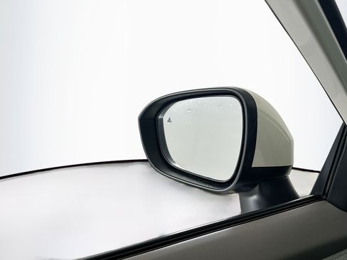 Used 2023 Nissan Rogue SV AWD/4WD image 16