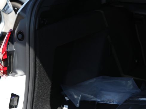 Used 2025 BMW X3 xDrive30i w/ Premium Package image 39